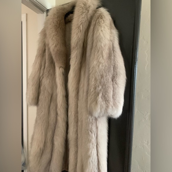 On hold Luxurious Fox Fur Coat - Picture 3 of 3